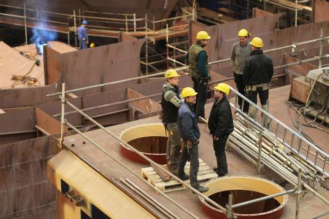 Arbeiter der FSG während eines Stapellaufs