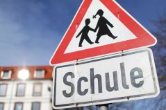 Warnschild Schule