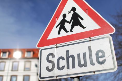 Warnschild Schule