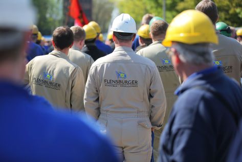 Warnstreik vor dem Tor der Flensburger Schiffbaugesellschaft (FSG)