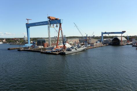 Blick von einem Schiff aus auf die German Naval Yards Holdings GmbH
