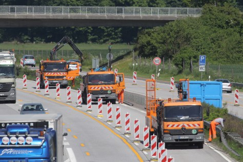 Bauarbeiten an den Leitplanken an der A7