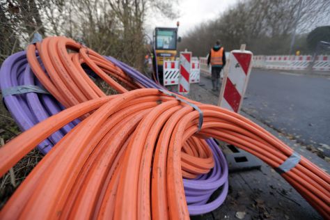 Glasfaserkabel zur Breitband-Nutzung werden verlegt