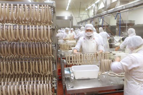 Fleischwarenproduktion bei der Böklunder Plumrose GmbH & Co (Zur Mühlen Gruppe)