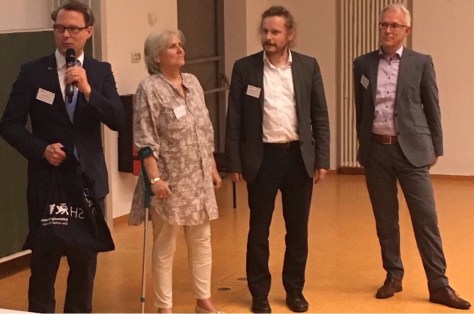 Rohlfs (links) mit Dr. Inge Schröder vom Transferzentrum der Muthesius-Kunsthochschule sowie Prof. Rainer Adelung (CAU Kiel) und Dr. Ulrich Haussner (WTSH)