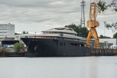 Rohbau einer Megayacht auf der Werft Nobiskrug in Rendsburg