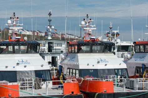 Offshore Versorgungsschiffe im Vorhafen, Helgoland Helgoland